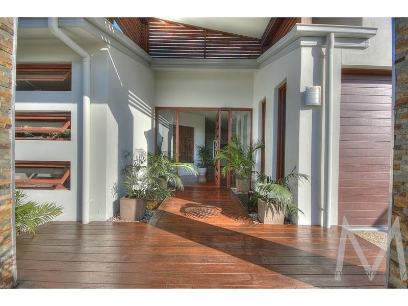 8 FLINDERSIA PLACE, BRIGHTWATER, Mountain Creek QLD 4557