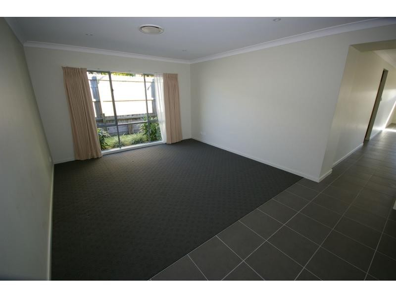 10 MYRTLE Place, BRIGHTWATER, Mountain Creek QLD 4557