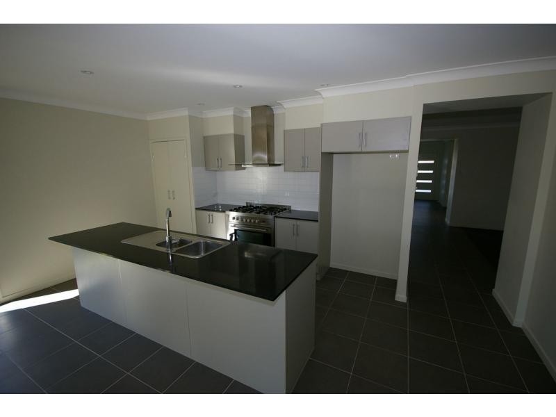 10 MYRTLE Place, BRIGHTWATER, Mountain Creek QLD 4557