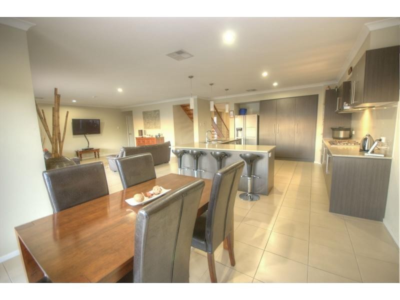 8 WARBLER Street, BRIGHTWATER, Mountain Creek QLD 4557