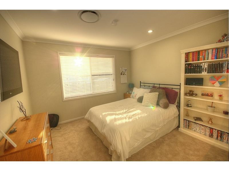 8 WARBLER Street, BRIGHTWATER, Mountain Creek QLD 4557