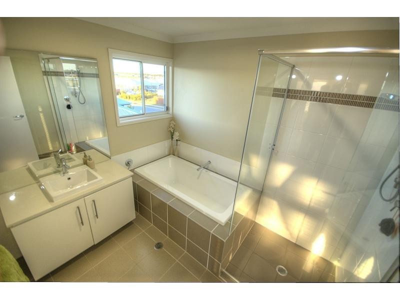 8 WARBLER Street, BRIGHTWATER, Mountain Creek QLD 4557