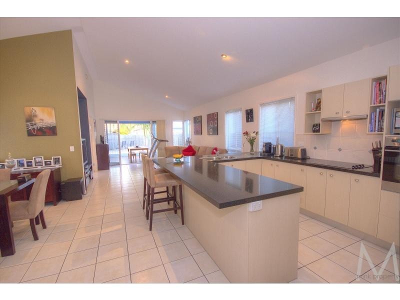 10 Saba Place, Parrearra, Kawana Island QLD 4575