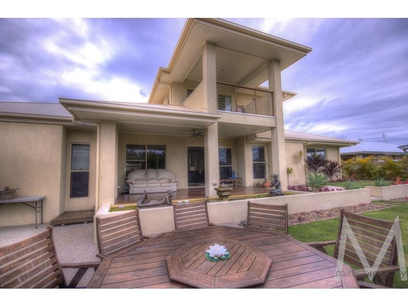 7 Lark Circuit, Brightwater, Mountain Creek QLD 4557