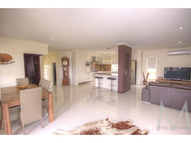 7 Lark Circuit, Brightwater, Mountain Creek QLD 4557