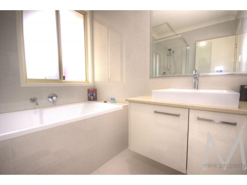 7 Lark Circuit, Brightwater, Mountain Creek QLD 4557