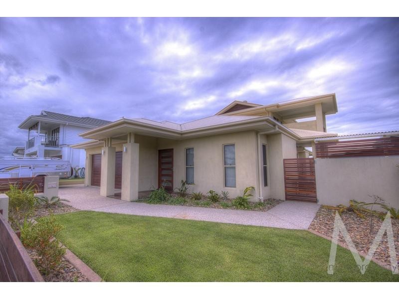 7 Lark Circuit, Brightwater, Mountain Creek QLD 4557