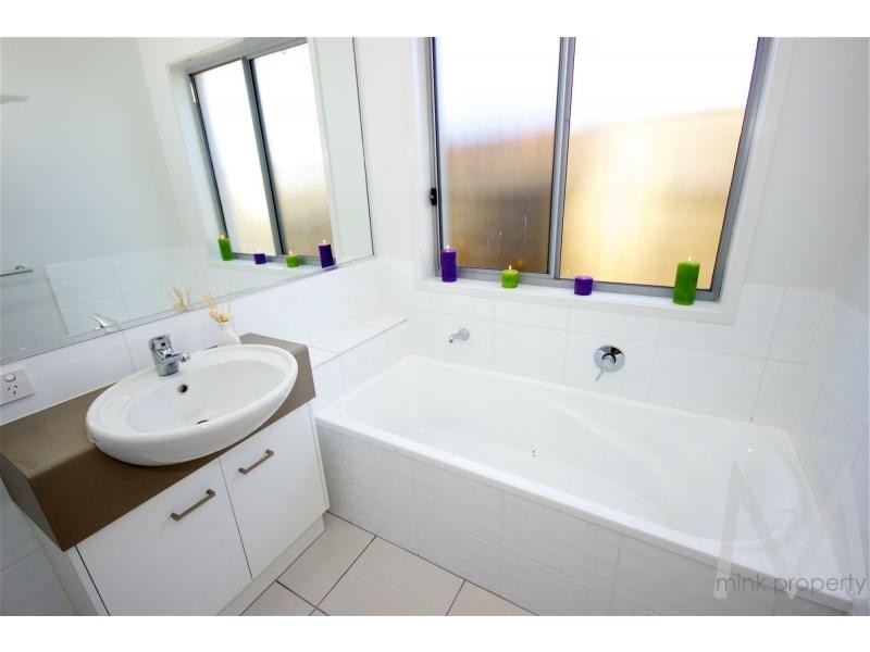 21 Riverstone Crescent, Ivadale Lakes, Little Mountain QLD 4551