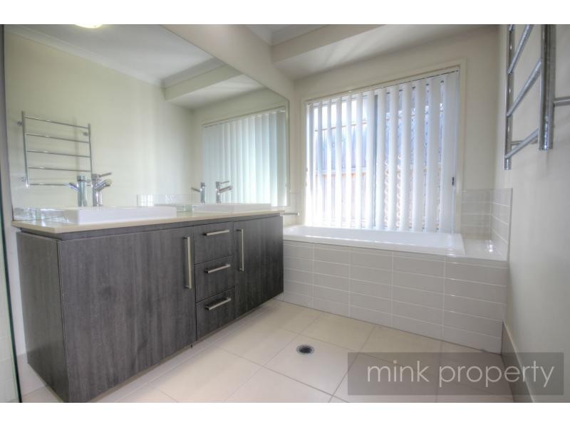 16 Kurrimine Crescent, BRIGHTWATER, Mountain Creek QLD 4557