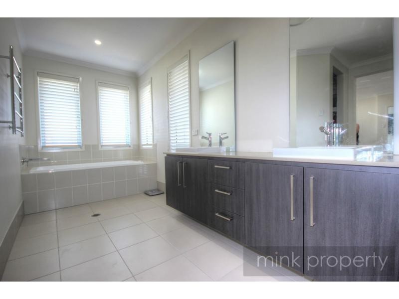 16 Kurrimine Crescent, BRIGHTWATER, Mountain Creek QLD 4557