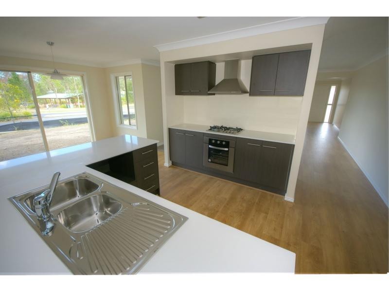 4 Maidenhair Drive, Woodgrove, Beerwah QLD 4519