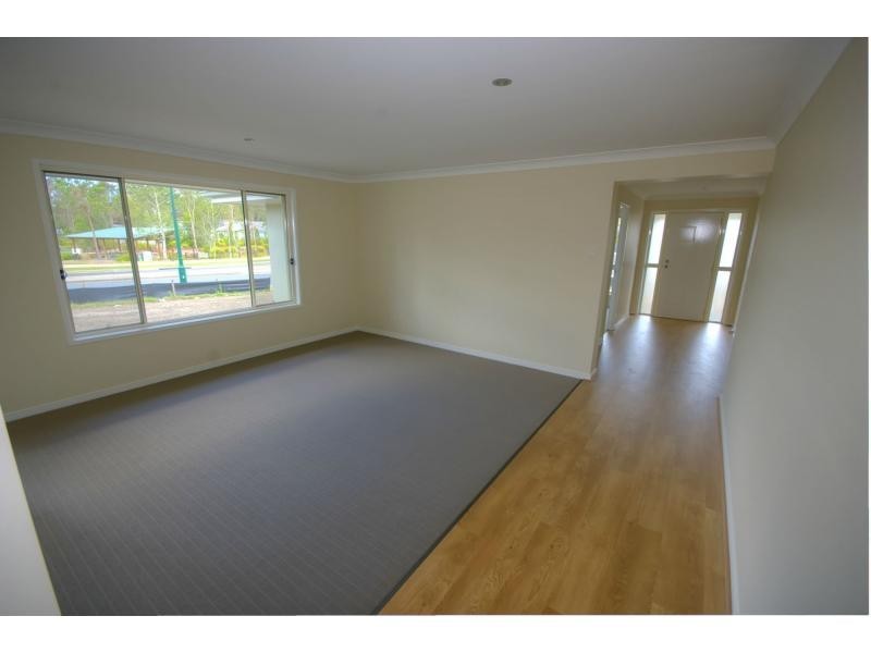 4 Maidenhair Drive, Woodgrove, Beerwah QLD 4519