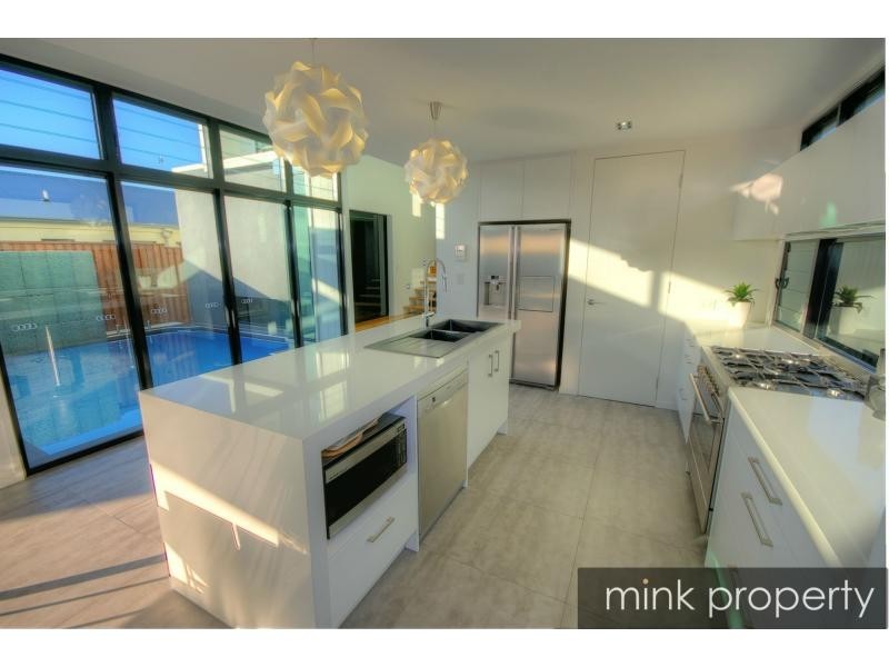 11 LAMATIA Drive, BRIGHTWATER, Mountain Creek QLD 4557