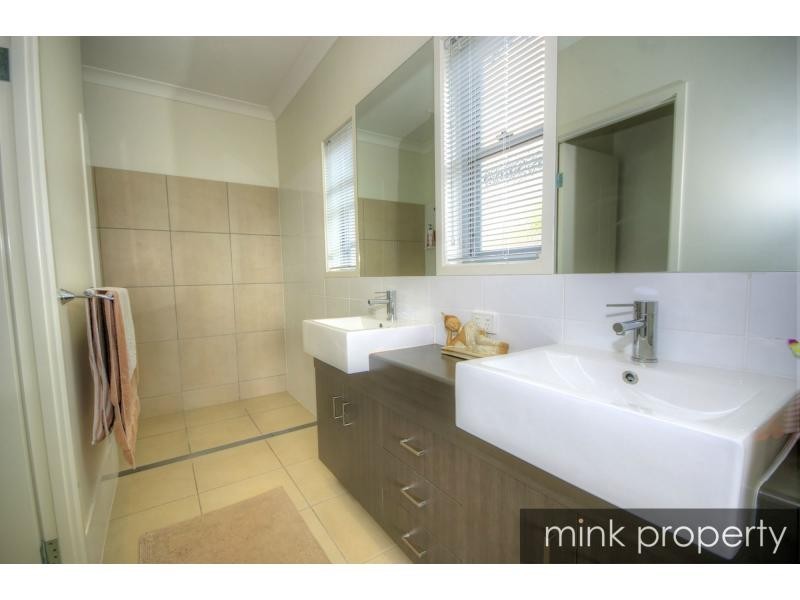 1 Tibouchina Street, BRIGHTWATER, Mountain Creek QLD 4557