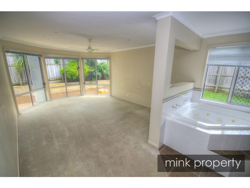 9 Calais Court, Kuluin QLD 4558