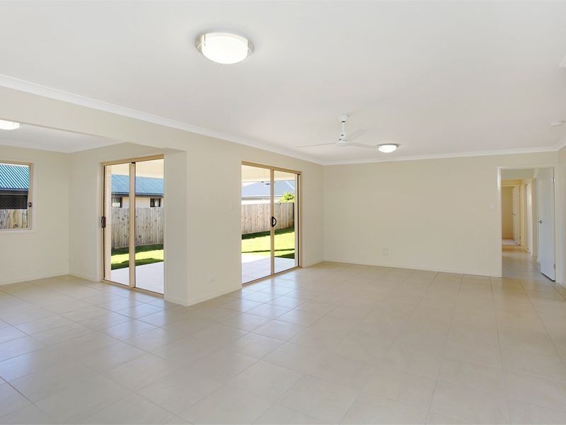13 Skua Place, Brightwater, Mountain Creek QLD 4557