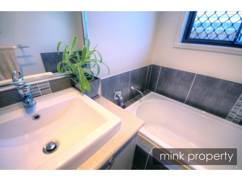 17 Maidenhair Drive, Woodgrove, Beerwah QLD 4519