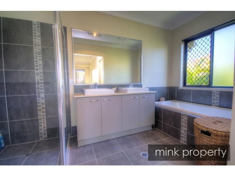 17 Maidenhair Drive, Woodgrove, Beerwah QLD 4519