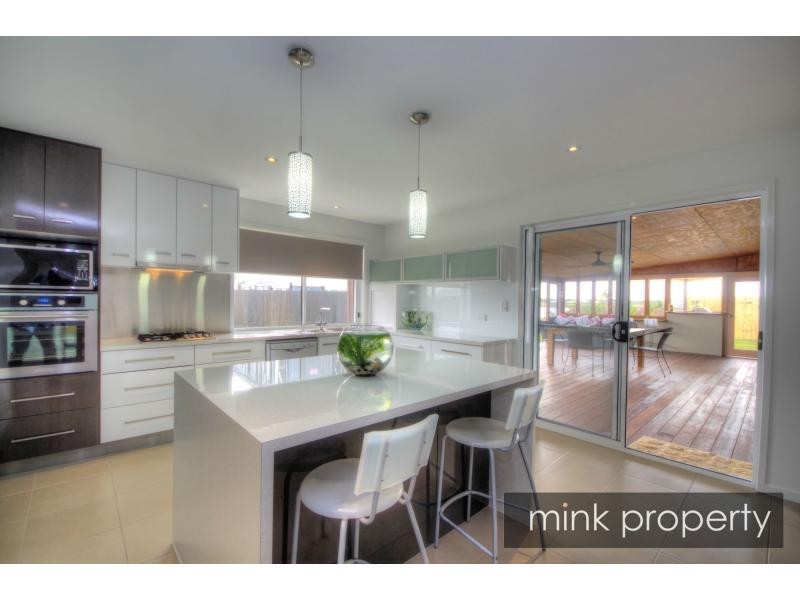 31 Mackerel Street, BRIGHTWATER, Mountain Creek QLD 4557