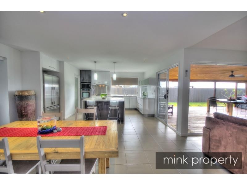 31 Mackerel Street, BRIGHTWATER, Mountain Creek QLD 4557