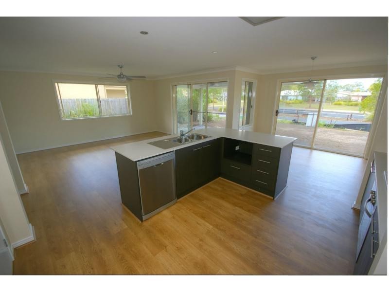 4 Maidenhair Drive, Woodgrove, Beerwah QLD 4519