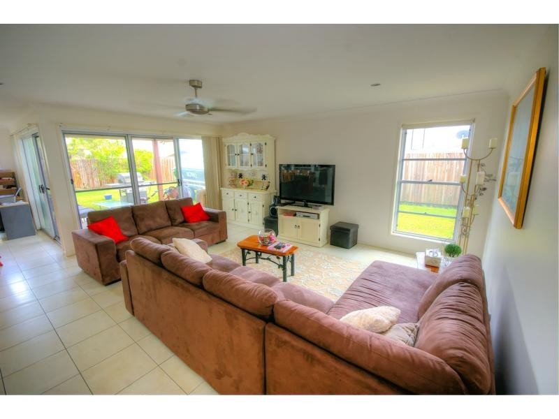 4 Robur Crescent, BRIGHTWATER, Mountain Creek QLD 4557