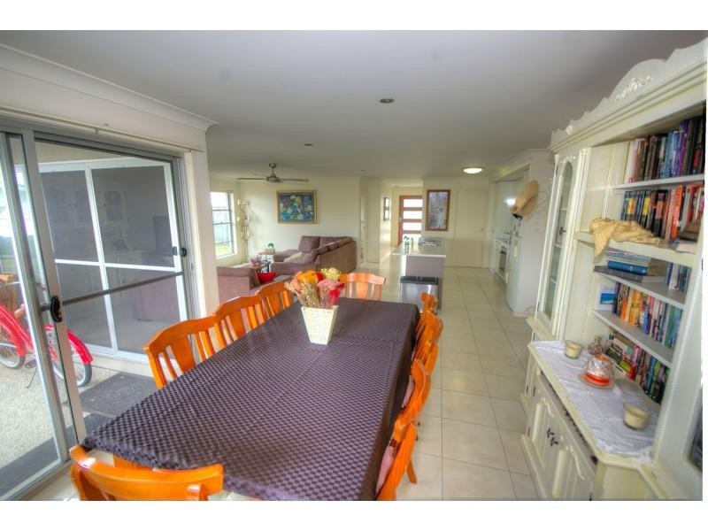 4 Robur Crescent, BRIGHTWATER, Mountain Creek QLD 4557