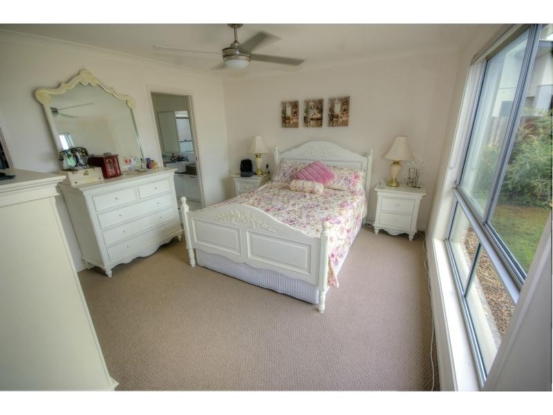 4 Robur Crescent, BRIGHTWATER, Mountain Creek QLD 4557