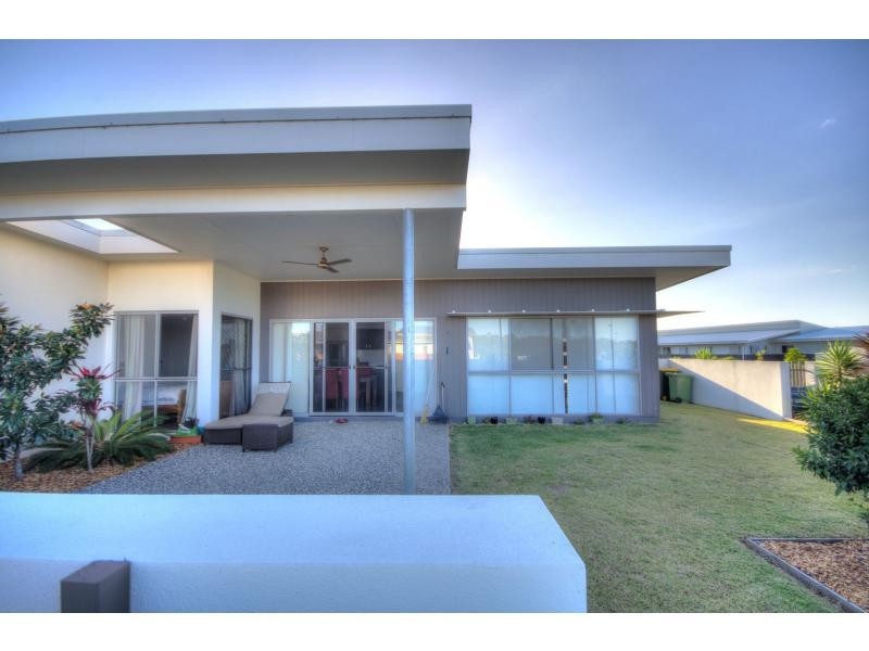 1/8 Holloway Street, BRIGHTWATER, Mountain Creek QLD 4557