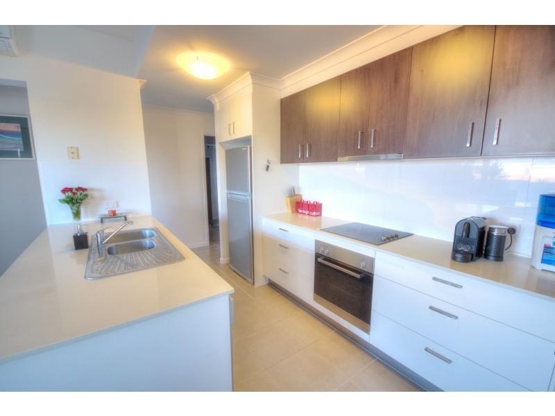 1/8 Holloway Street, BRIGHTWATER, Mountain Creek QLD 4557