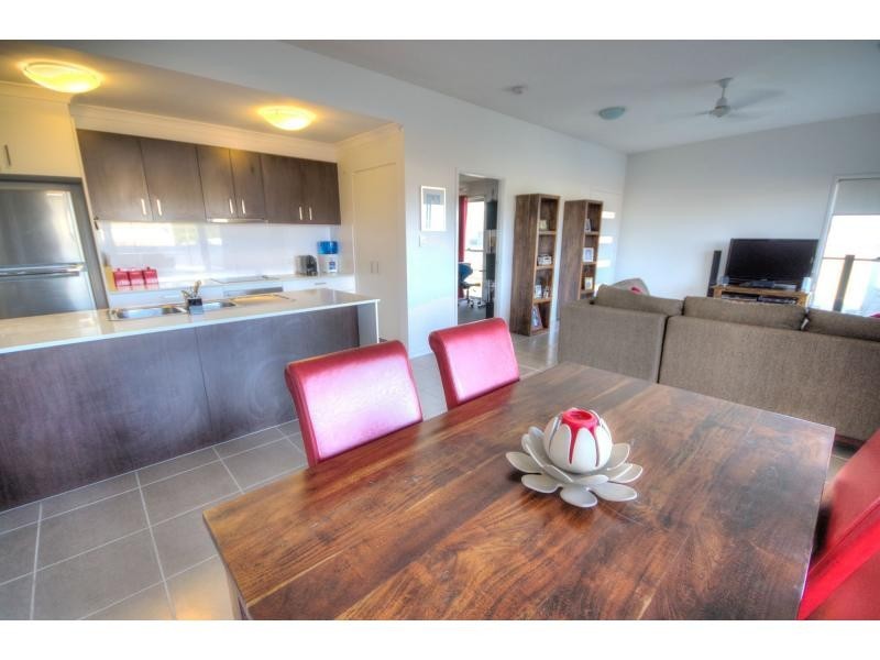 1/8 Holloway Street, BRIGHTWATER, Mountain Creek QLD 4557