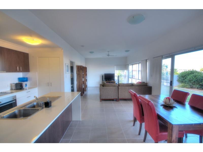 1/8 Holloway Street, BRIGHTWATER, Mountain Creek QLD 4557