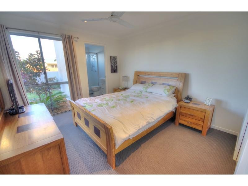 1/8 Holloway Street, BRIGHTWATER, Mountain Creek QLD 4557