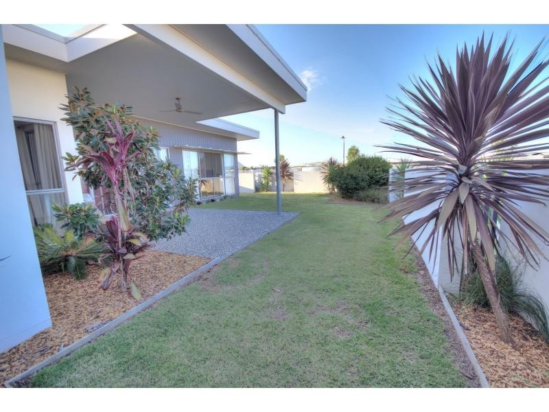 1/8 Holloway Street, BRIGHTWATER, Mountain Creek QLD 4557