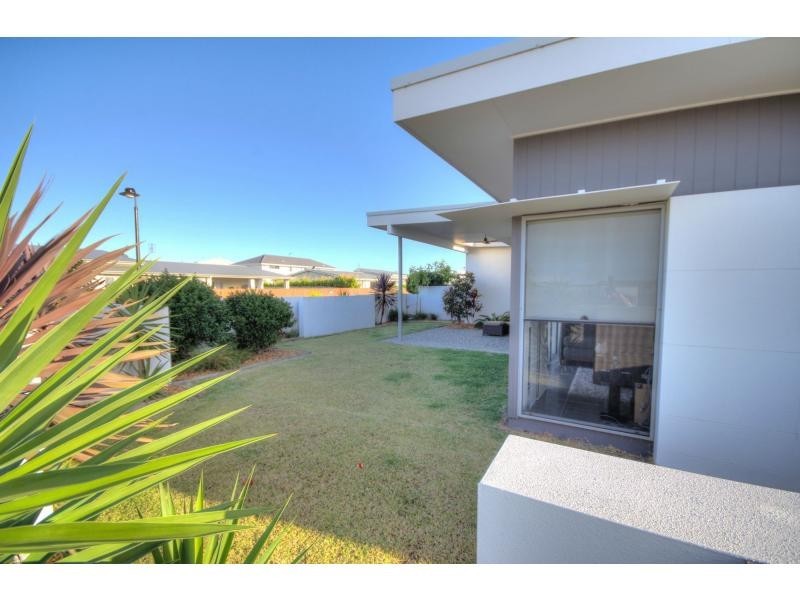 1/8 Holloway Street, BRIGHTWATER, Mountain Creek QLD 4557