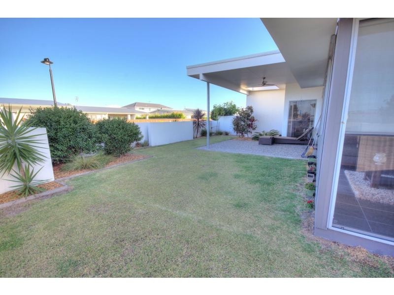 1/8 Holloway Street, BRIGHTWATER, Mountain Creek QLD 4557