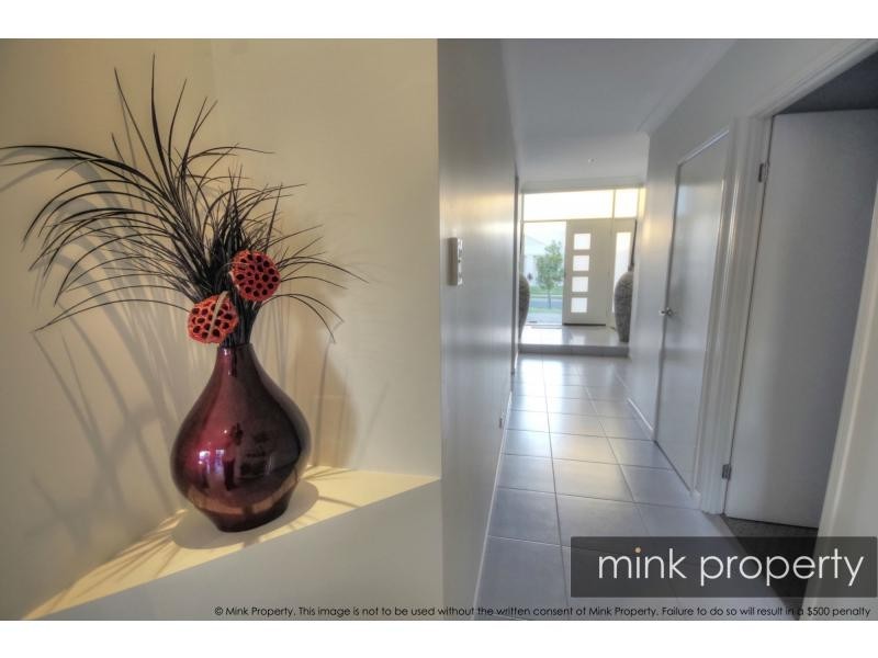 9 Myrtle Place, BRIGHTWATER, Mountain Creek QLD 4557