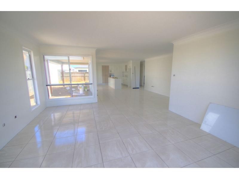 9 Genoa Circuit, BIRTINYA ISLAND, Birtinya QLD 4575
