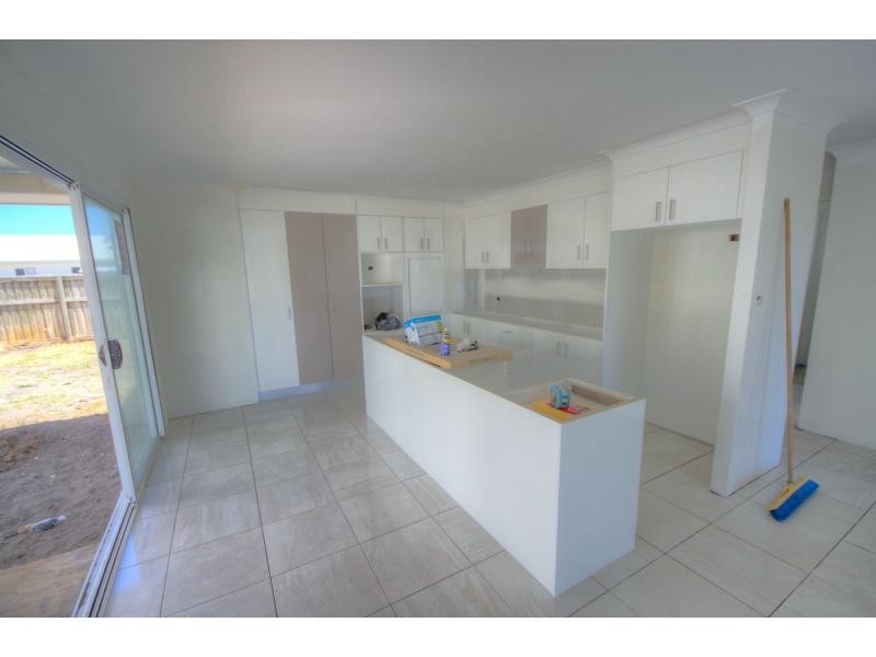9 Genoa Circuit, BIRTINYA ISLAND, Birtinya QLD 4575