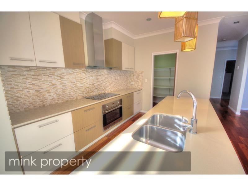 14 JERSEY Place, Kawana Island QLD 4575