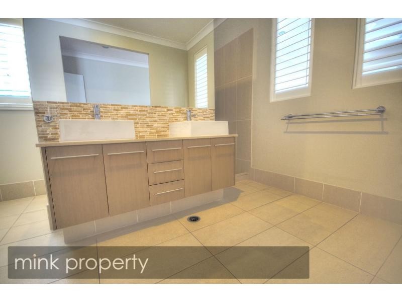 14 JERSEY Place, Kawana Island QLD 4575
