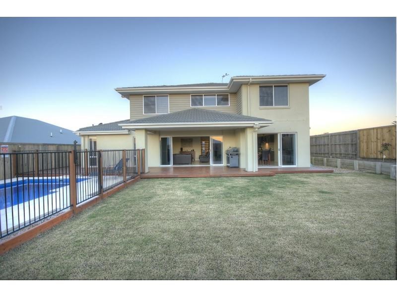 8 WARBLER Street, BRIGHTWATER, Mountain Creek QLD 4557