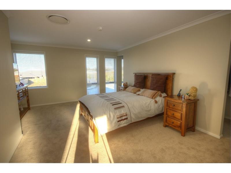 8 WARBLER Street, BRIGHTWATER, Mountain Creek QLD 4557