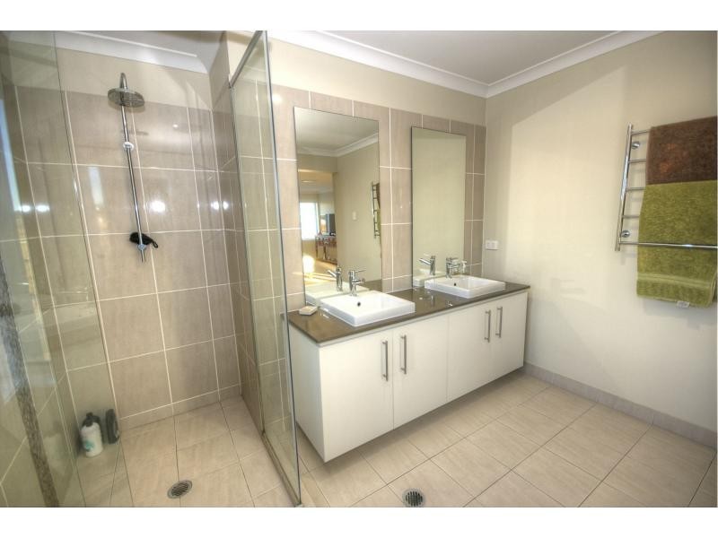 8 WARBLER Street, BRIGHTWATER, Mountain Creek QLD 4557