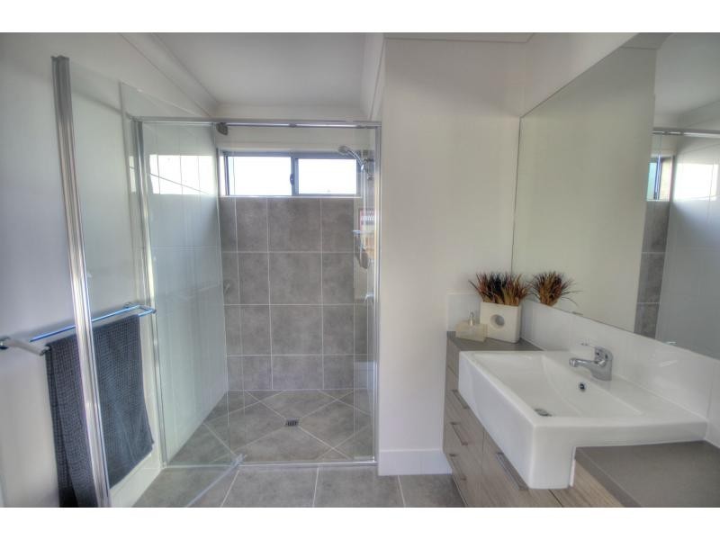 24 Carlisle Circuit, BRIGHTWATER, Mountain Creek QLD 4557