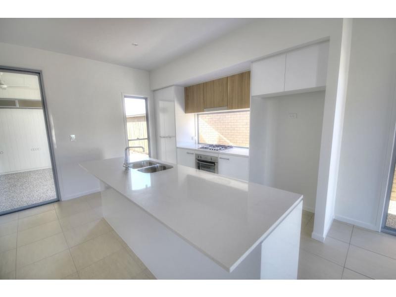 60 FOXTAIL Circuit, BRIGHTWATER, Mountain Creek QLD 4557