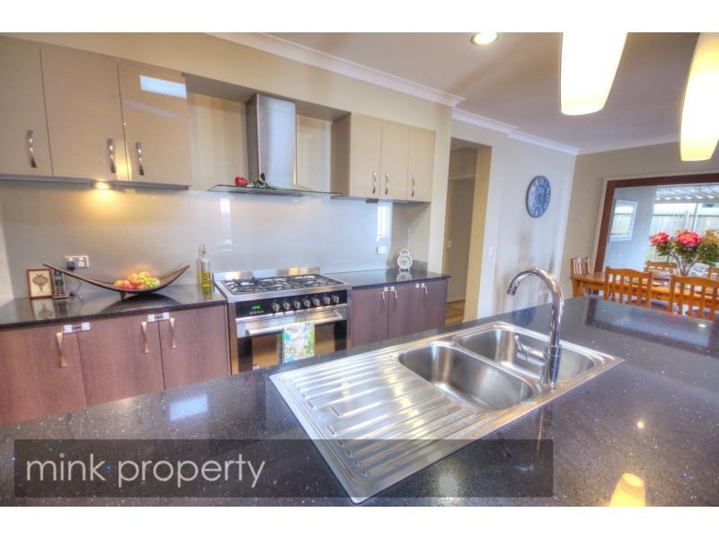 13 Riflebird Place, BRIGHTWATER, Mountain Creek QLD 4557