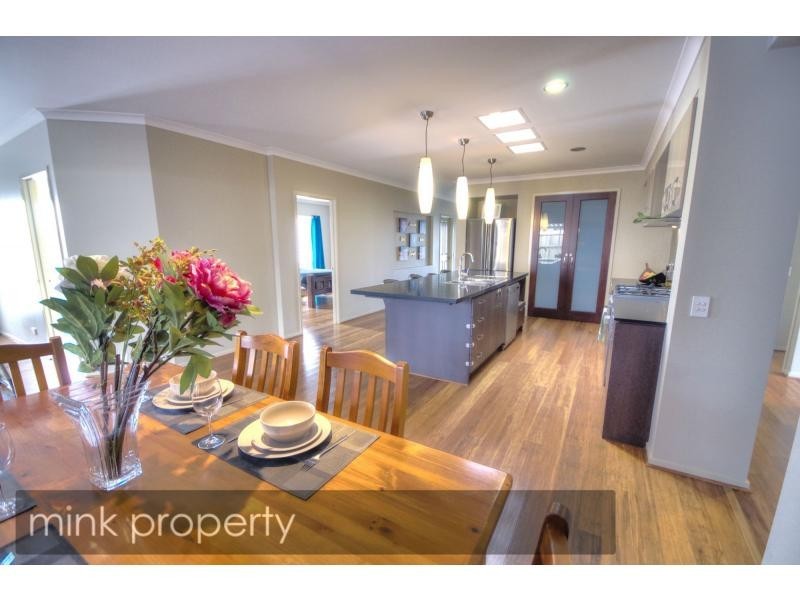 13 Riflebird Place, BRIGHTWATER, Mountain Creek QLD 4557