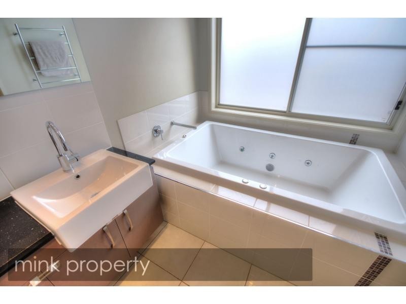 13 Riflebird Place, BRIGHTWATER, Mountain Creek QLD 4557