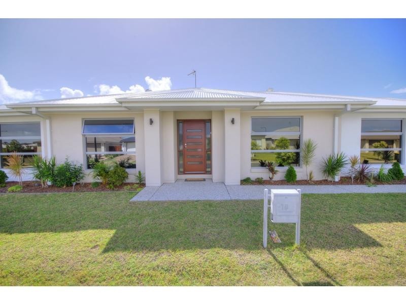 15 Hillsborough Circuit, BRIGHTWATER, Mountain Creek QLD 4557